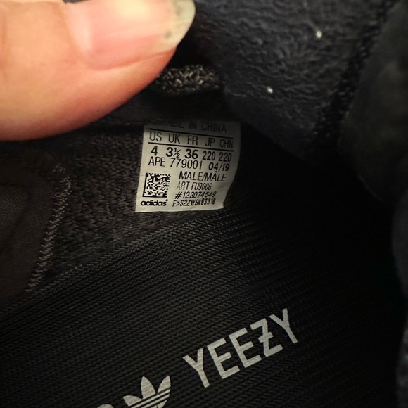 Adidas Yeezy Boost 350 V2 - Picture 8 of 8